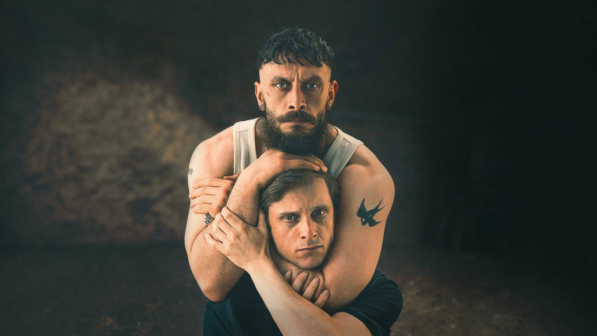 پس زمینه Half Man