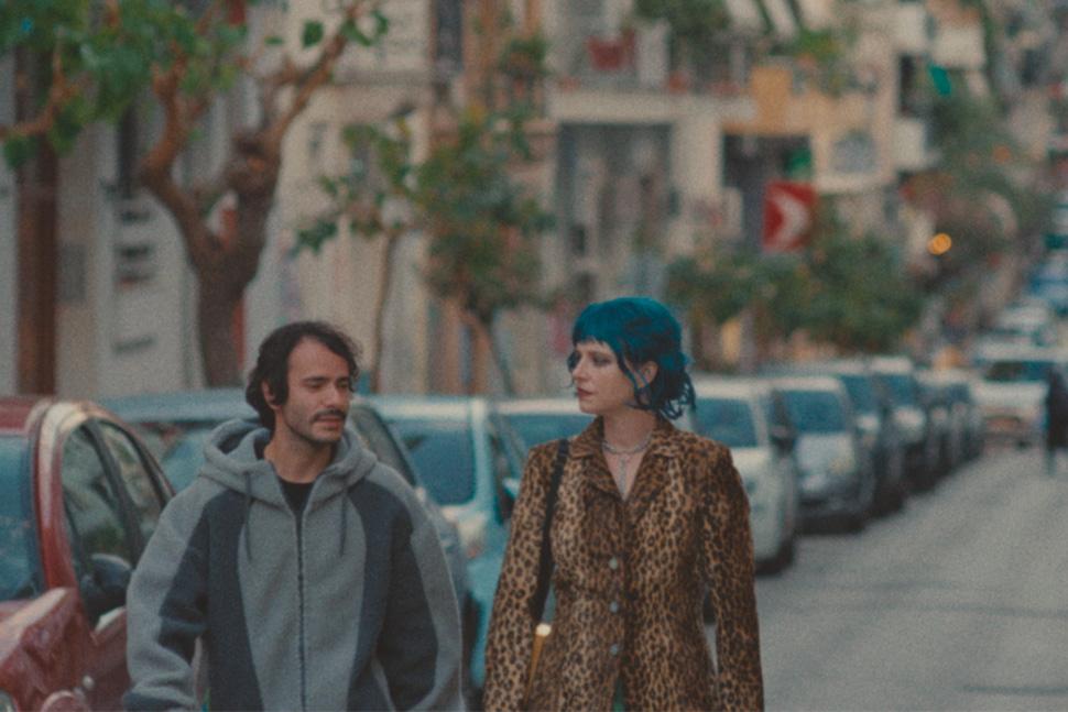 پس زمینه How to Shoot a Ghost