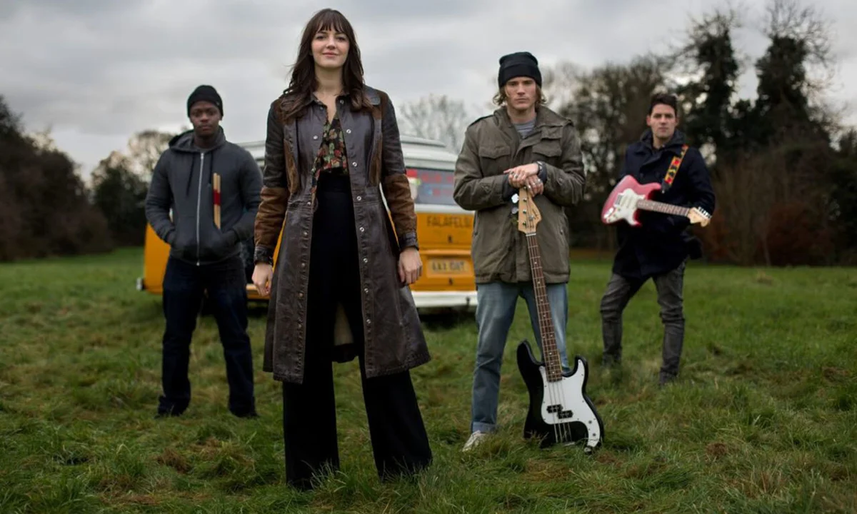 پس زمینه Kat and the Band